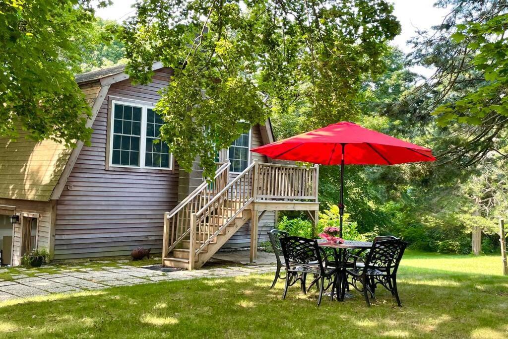 Newly Renovated Carriage House Near Town & Beaches Madison Exterior foto