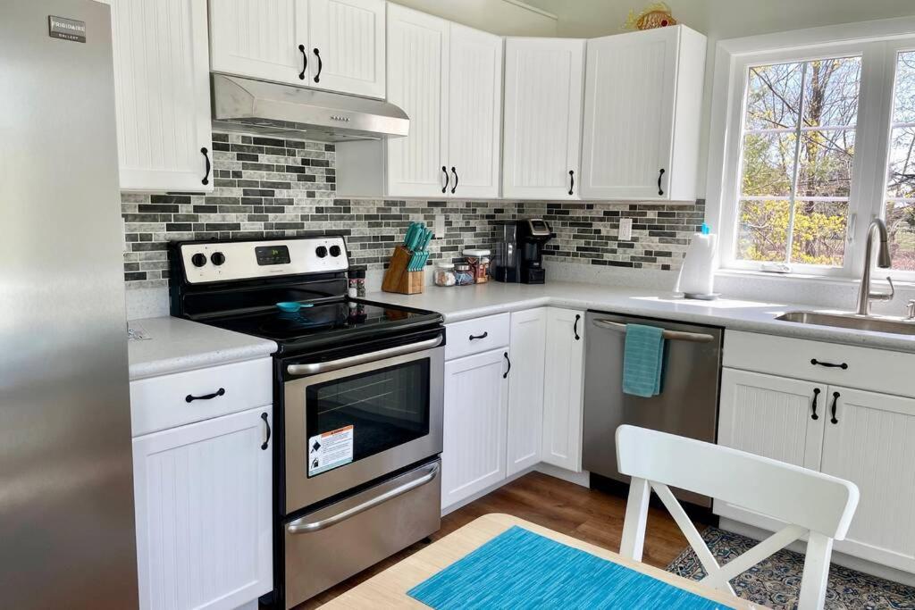 Newly Renovated Carriage House Near Town & Beaches Madison Exterior foto