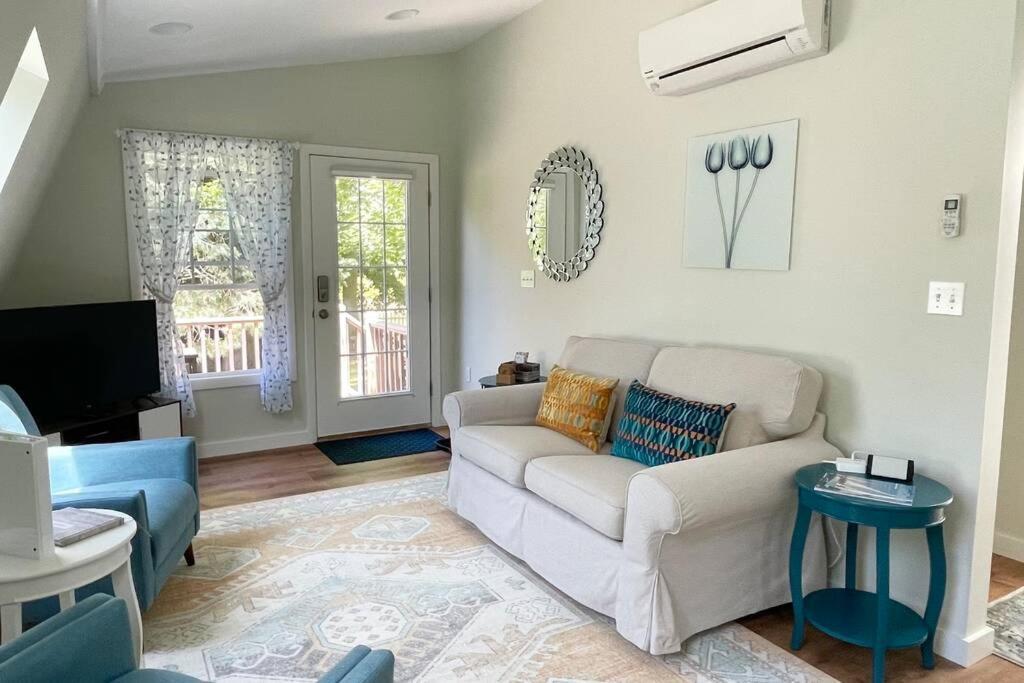 Newly Renovated Carriage House Near Town & Beaches Madison Exterior foto