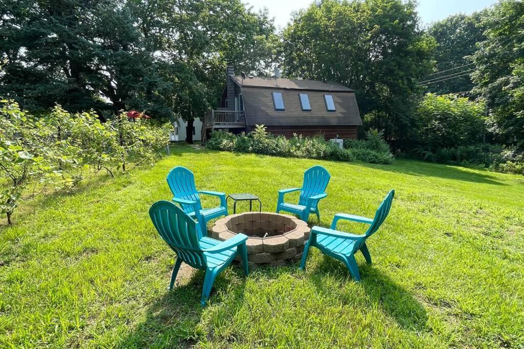 Newly Renovated Carriage House Near Town & Beaches Madison Exterior foto